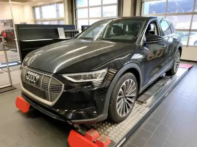 Usata Audi e-tron 230 kW (313 CV) 2022 Nero SUV