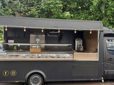 Schwarz Gebraucht 2021 Opel Movano Kombi | 53.000 €