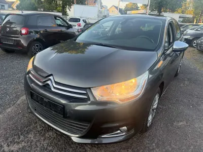 Gebraucht Citroën C4 SELECTION 114 PS (83 kW) 2013 Lack grau shark/metallic Kleinwagen