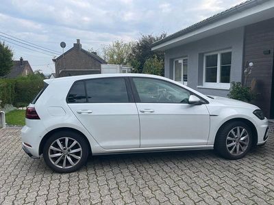 Gebraucht VW Golf VII Design 2017 Weiß Limousine