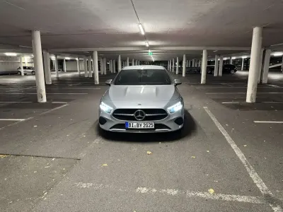 Gebraucht Mercedes A180 136 PS (100 kW) 2025 Grau Kleinwagen