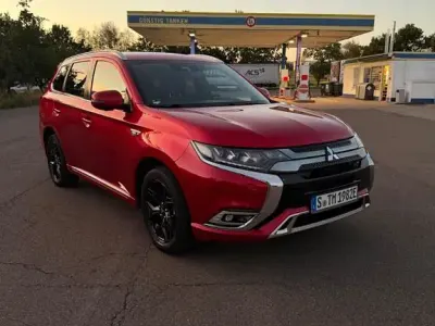 Gebraucht Mitsubishi Outlander P-HEV Top 224 PS (164 kW) 2021 Rot SUV