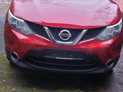 Gebraucht Nissan Qashqai 116 PS (85 kW) 2016 Rot SUV