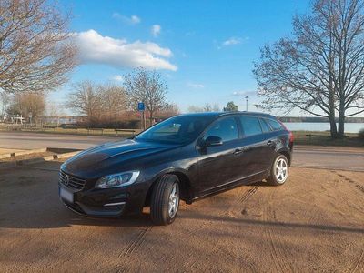 Gebraucht Volvo V60 Business Edition 163 PS (119 kW) 2014 Schwarz Kombi