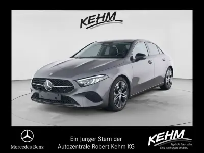 Gebraucht Mercedes A200 Progressive 150 PS (110 kW) 2024 Mountain grau (metallic) Limousine