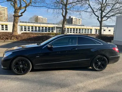 Gebraucht Mercedes E250 204 PS (150 kW) 2011 Schwarz Coupé