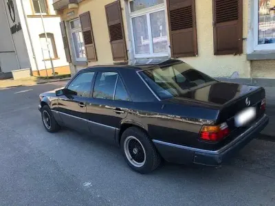 Gebraucht Mercedes 230 132 PS (97 kW) 1992 Schwarz Limousine