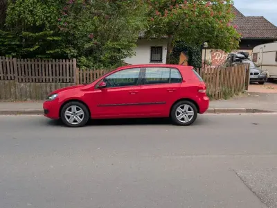 Gebraucht VW Golf VI Comfortline 105 PS (77 kW) 2010 Rot Kleinwagen