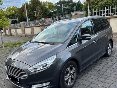 Grau Gebraucht 2019 Ford Galaxy Titanium Van / Kleinbus | 16.500 € (Fairer Preis)