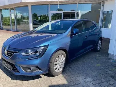 Gebraucht Renault Mégane III Intens 132 PS (97 kW) 2016 Blau Limousine