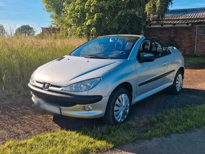 Gebraucht Peugeot 206 CC Platinum 109 PS (80 kW) 2002 Silber Cabrio