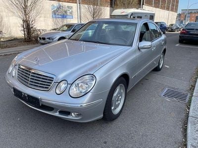 Gebraucht Mercedes E220 Classic 150 PS (110 kW) 2002 Silber Limousine