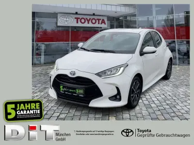 Gebraucht Toyota Yaris Team 116 PS (85 kW) 2022 Weiß Kleinwagen