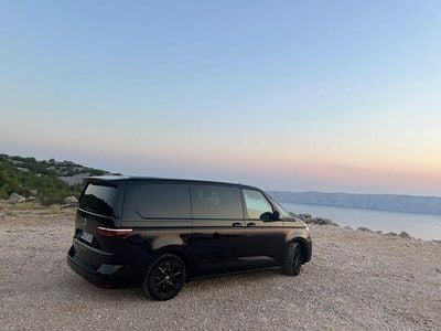 Gebraucht VW Multivan Life 150 PS (110 kW) 2023 Schwarz Van