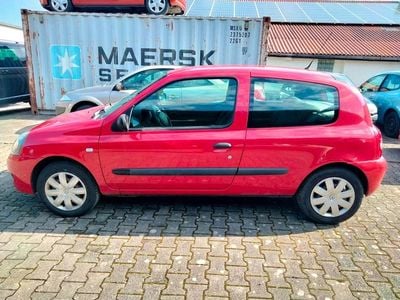 Second-hand Renault Clio II 58 CP (42 kW) 2008 Roșu Hatchback