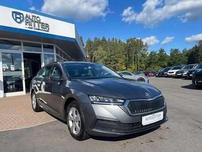 Graphitegrau metallic (metallic) Gebraucht 2023 Skoda Octavia Kombi | 23.890 € (Guter Preis)