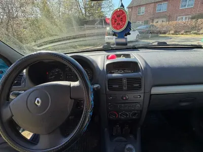 Brugt Renault Clio II 58 HK (42 kW) 2001 Blå Hatchback