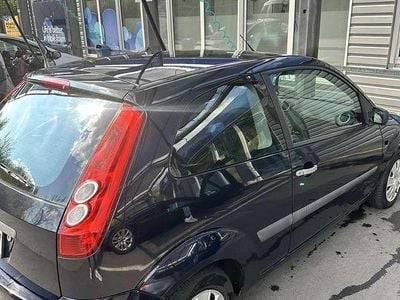 Second-hand Ford Fiesta Trend 60 CP (44 kW) 2007 Albastru Hatchback