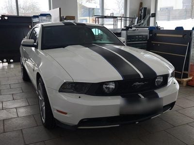 Gebraucht Ford Mustang GT 426 PS (313 kW) 2011 Weiß Coupé