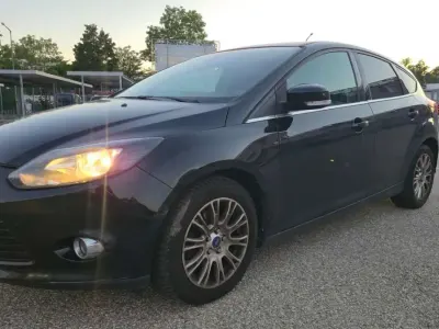 Gebraucht Ford Focus Titanium 105 PS (77 kW) 2011 Pantherschwarz metallic Kleinwagen