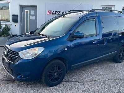 Blau Gebraucht 2017 Dacia Dokker Van / Kleinbus | 10.590 € (Fairer Preis)
