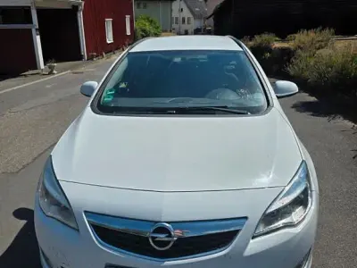 Gebraucht Opel Astra 125 PS (91 kW) 2012 Weiß Kombi
