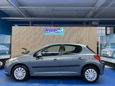 Gebraucht Peugeot 207 Urban Move 95 PS (69 kW) 2009 Grau Limousine