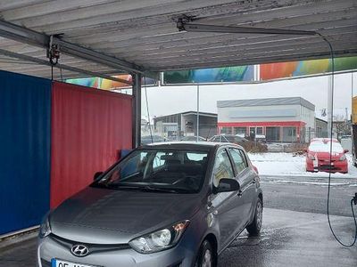 Gebraucht Hyundai i20 Comfort 90 PS (66 kW) 2012 Grau Kleinwagen