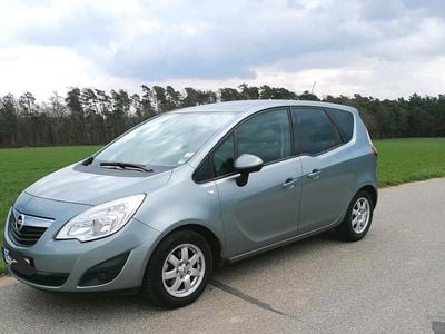 Gebraucht Opel Meriva Edition 120 PS (88 kW) 2011 Silber Van / Kleinbus