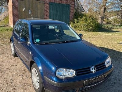 Usata VW Golf IV 75 CV (55 kW) 2001 Blu Utilitaria