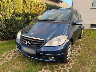 Blau Gebraucht 2009 Mercedes A180 Kleinwagen | 1.600 € (Fairer Preis)