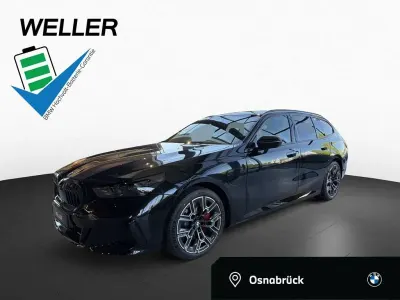 Neu BMW 550e M Sport 489 PS (359 kW) 2026 Schwarz Kombi