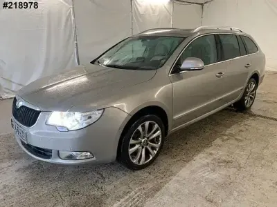 Gebraucht Skoda Superb 170 PS (125 kW) 2011 Cappuccinobeige metallic Kombi