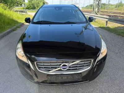 Gebraucht Volvo V60 Kinetic 114 PS (83 kW) 2012 Schwarz Kombi
