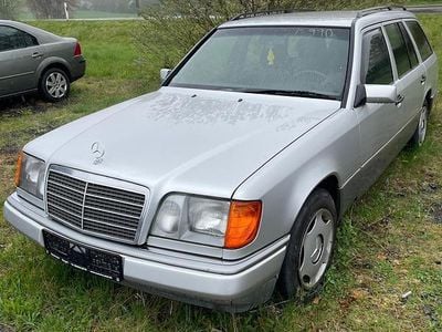 Gebraucht Mercedes 250 113 PS (83 kW) 1994 Silber Kombi