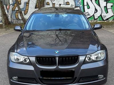Gebraucht BMW 318 129 PS (94 kW) 2006 Grau Limousine