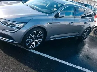 Używany Renault Talisman GrandTour Intens 160 KM (117 kW) 2017 Srebrny Kombi