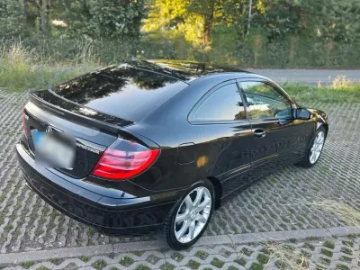 Gebraucht Mercedes C180 143 PS (105 kW) 2003 Schwarz Kleinwagen