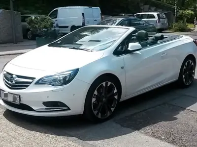 Gebraucht Opel Cascada Edition 165 PS (121 kW) 2014 Weiß Cabrio