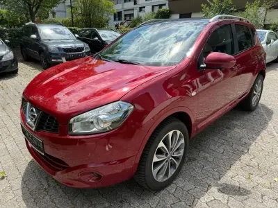 Gebraucht Nissan Qashqai 360º 141 PS (103 kW) 2013 Rot SUV