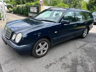 Gebraucht Mercedes E200 136 PS (100 kW) 1996 Blau Kombi