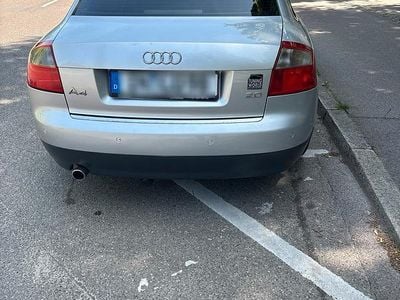 Grau Gebraucht 2001 Audi A4 Limousine | 2.500 € (Fairer Preis)
