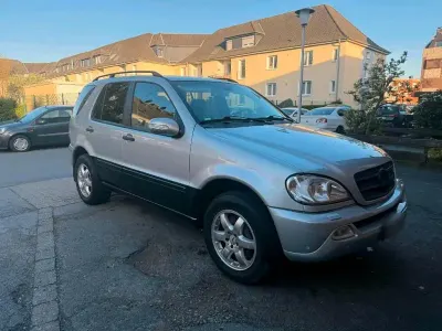 Usata Mercedes ML270 163 CV (119 kW) 2003 Argento SUV