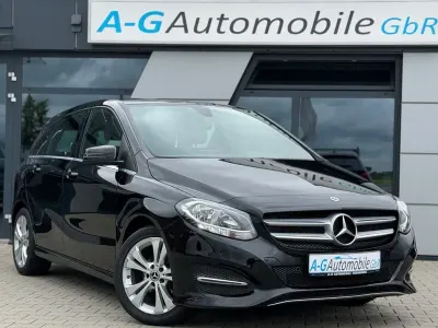 Gebraucht Mercedes B180 109 PS (80 kW) 2017 Kosmosschwarz Kleinwagen