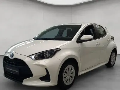 Gebraucht Toyota Yaris Hybrid Comfort 116 PS (85 kW) 2022 Weiß Limousine