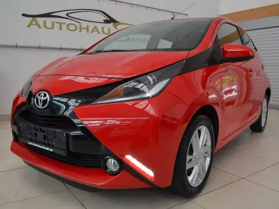 Gebraucht Toyota Aygo X-play 69 PS (50 kW) 2015 Rot Kleinwagen