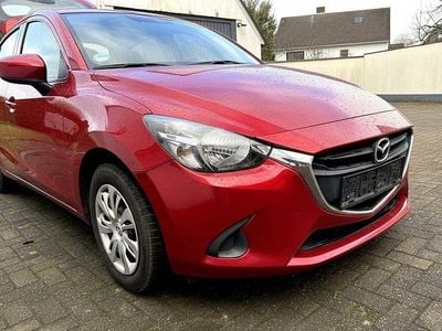 Gebraucht Mazda 2 Center-Line 75 PS (55 kW) 2015 Rot Limousine