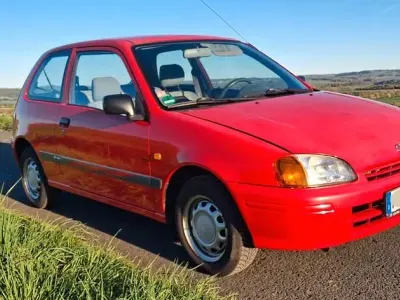 Gebraucht Toyota Starlet 75 PS (55 kW) 1998 Rot Kleinwagen
