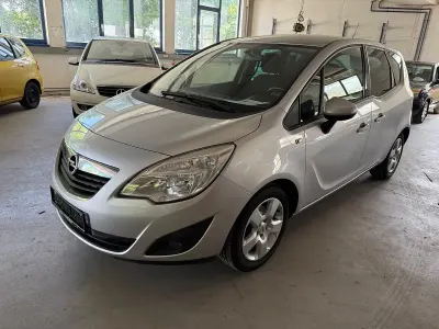 Gebraucht Opel Meriva Design Edition 101 PS (74 kW) 2011 Silber Van / Kleinbus