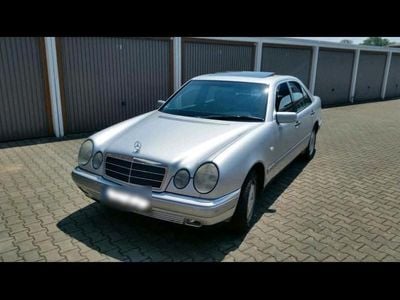 Mercedes E320